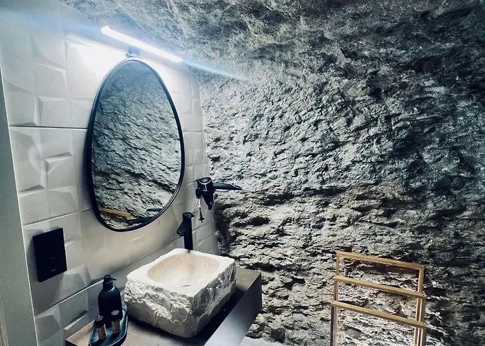 Cueva Luxe Las Calcetas